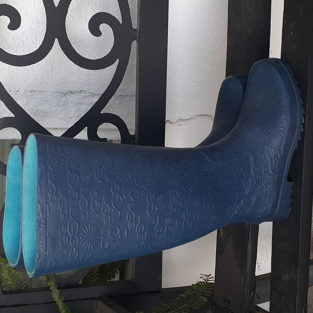 UGG RAIN BOOTS